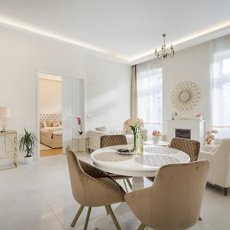 Bpr Etienne Charming * Βουδαπέστη